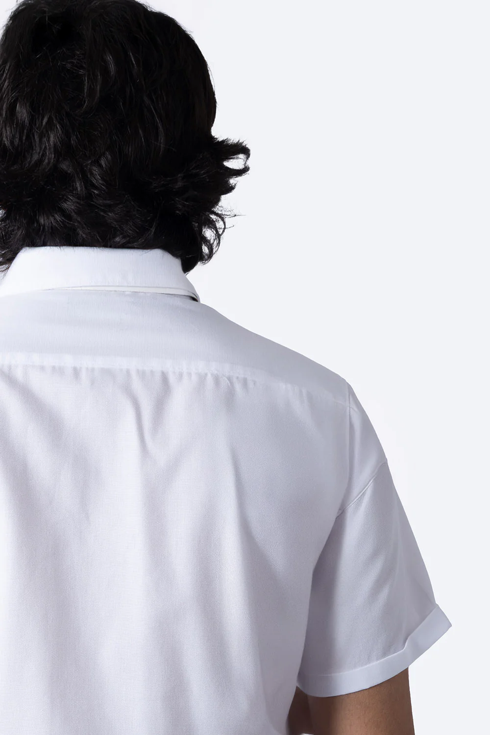 Camisa blanca manga corta con bolsa - Imagen 3