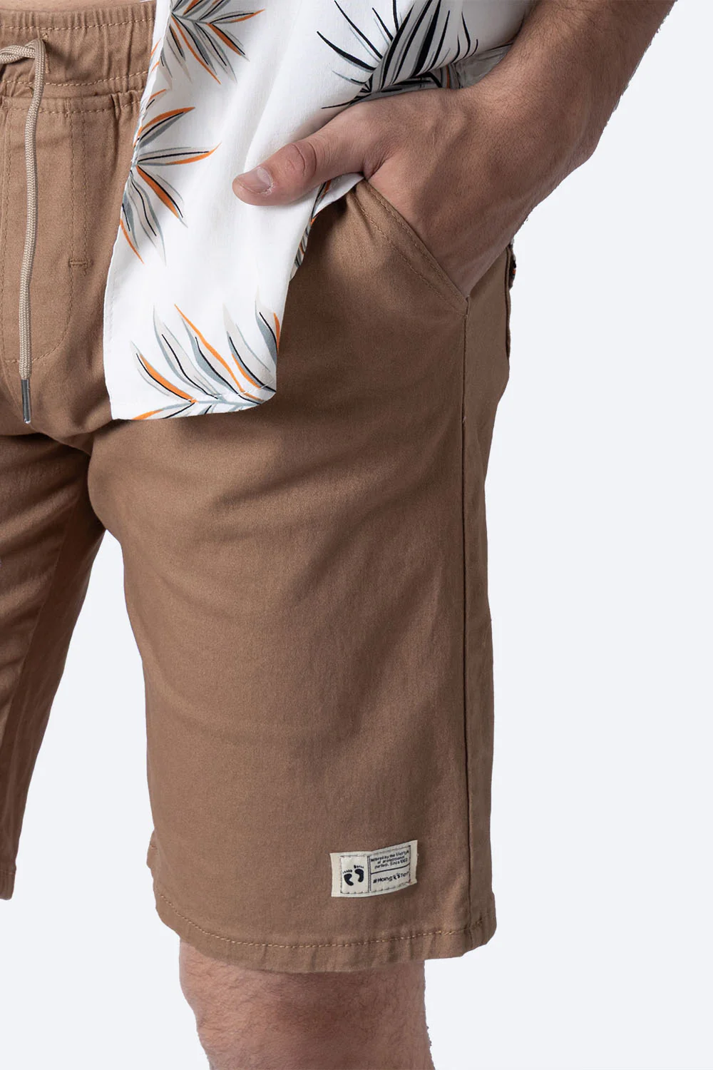 Bermuda casual café con jareta - Imagen 2