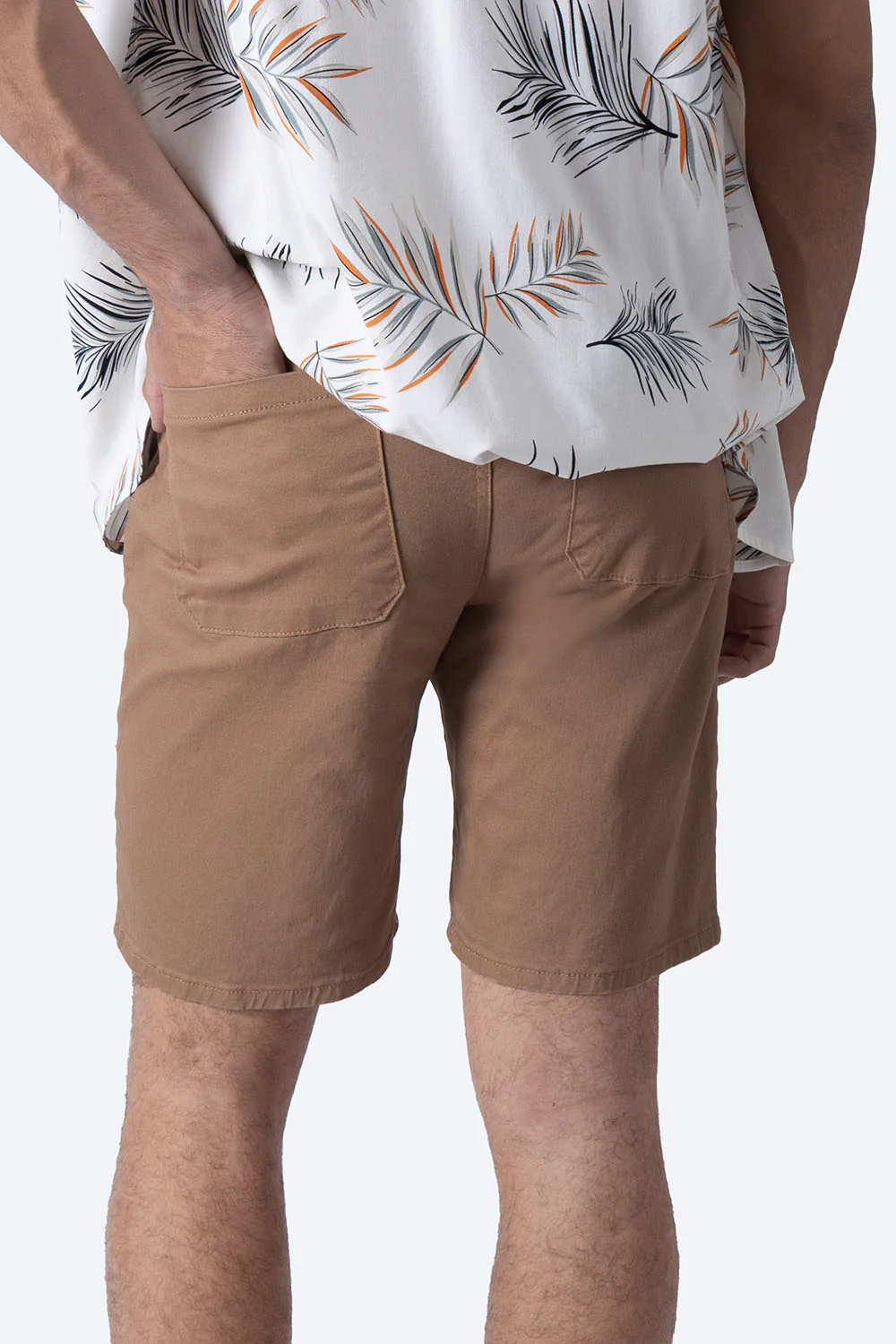 Bermuda casual café con jareta - Imagen 3