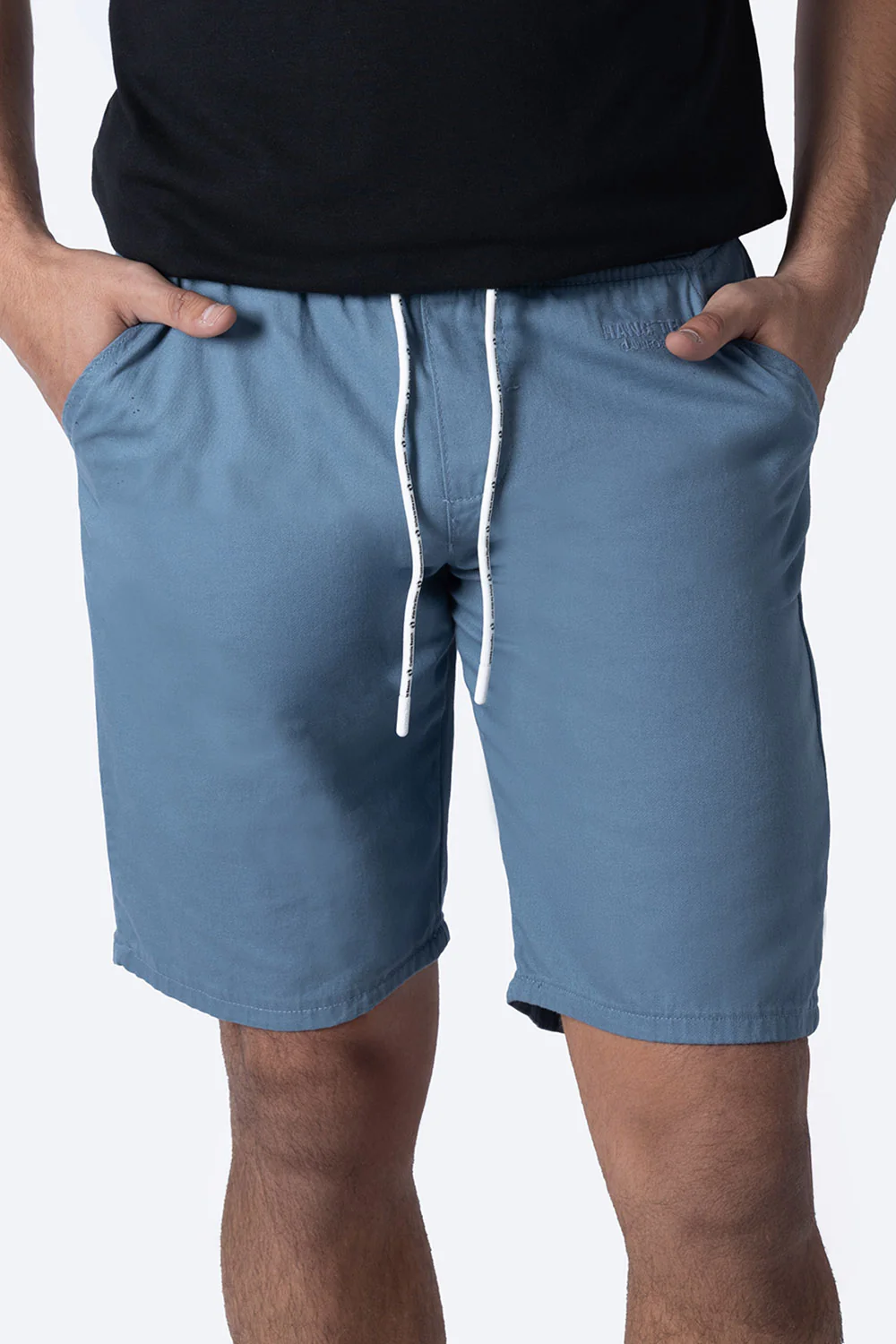 Bermuda azul con bordado Hang Ten