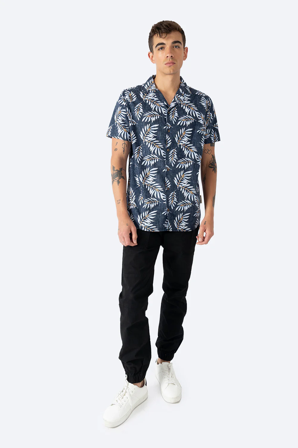 Camisa azul estampado hojas - Imagen 4