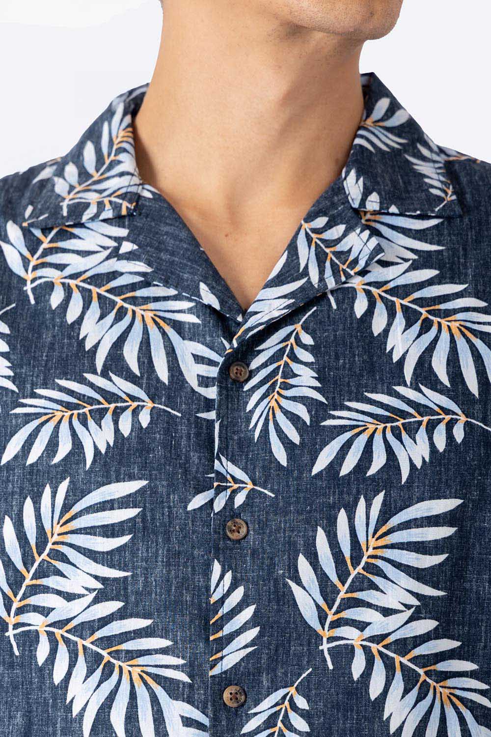 Camisa azul estampado hojas - Imagen 3