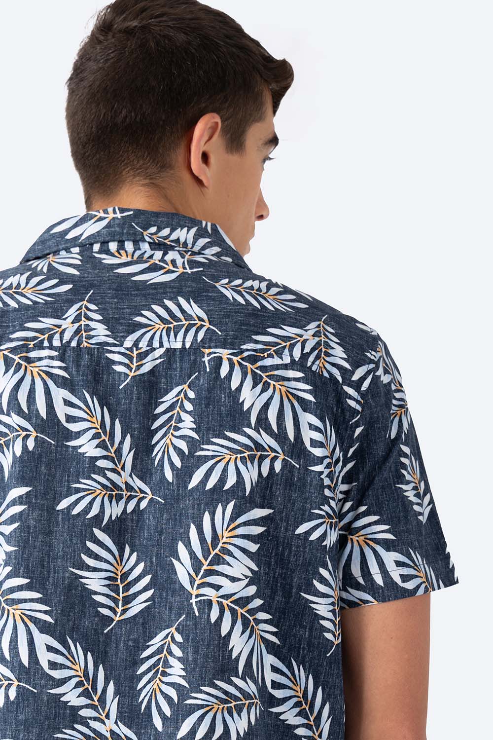 Camisa azul estampado hojas - Imagen 2