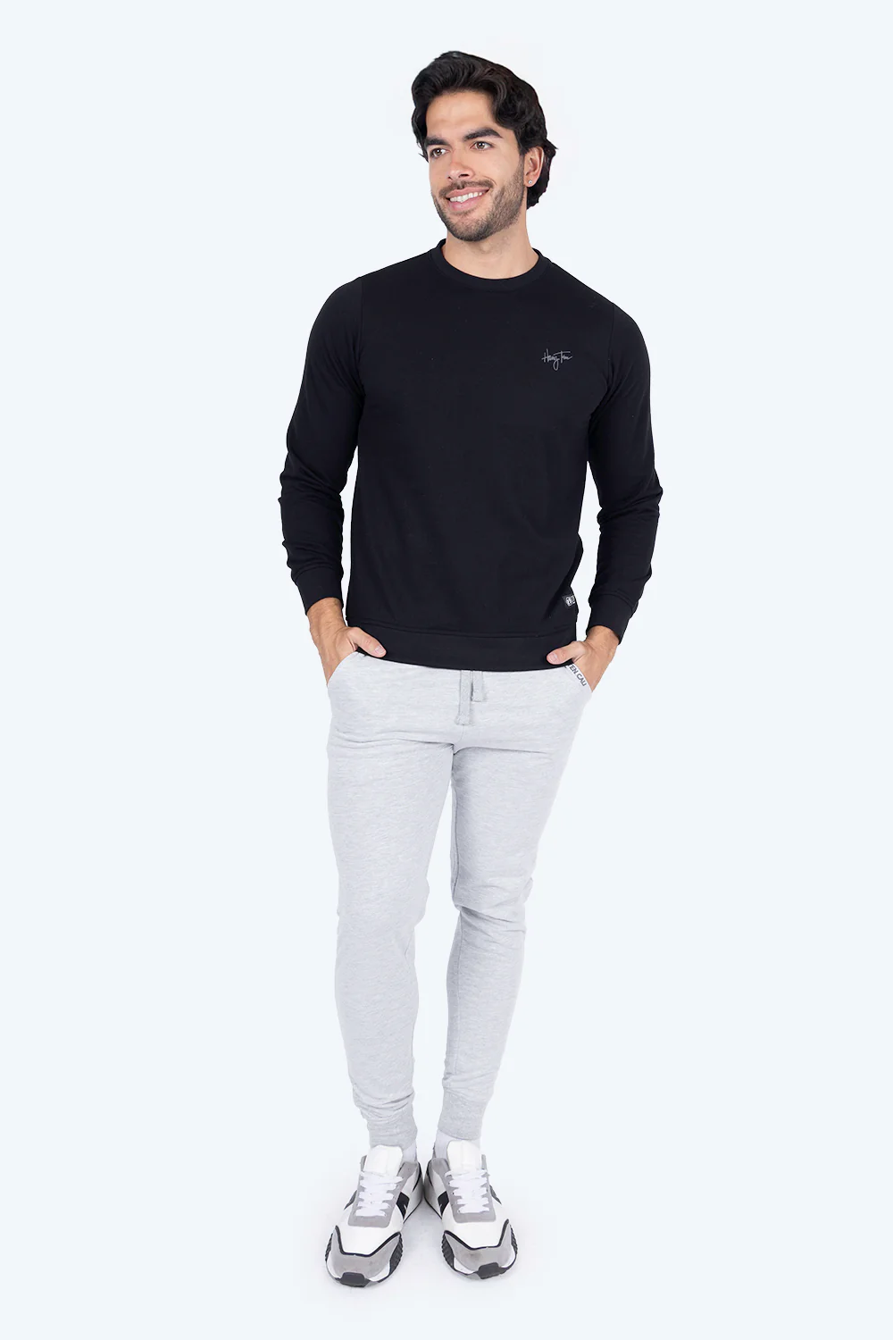 Sudadera cerrada negra cuello redondo - Imagen 4