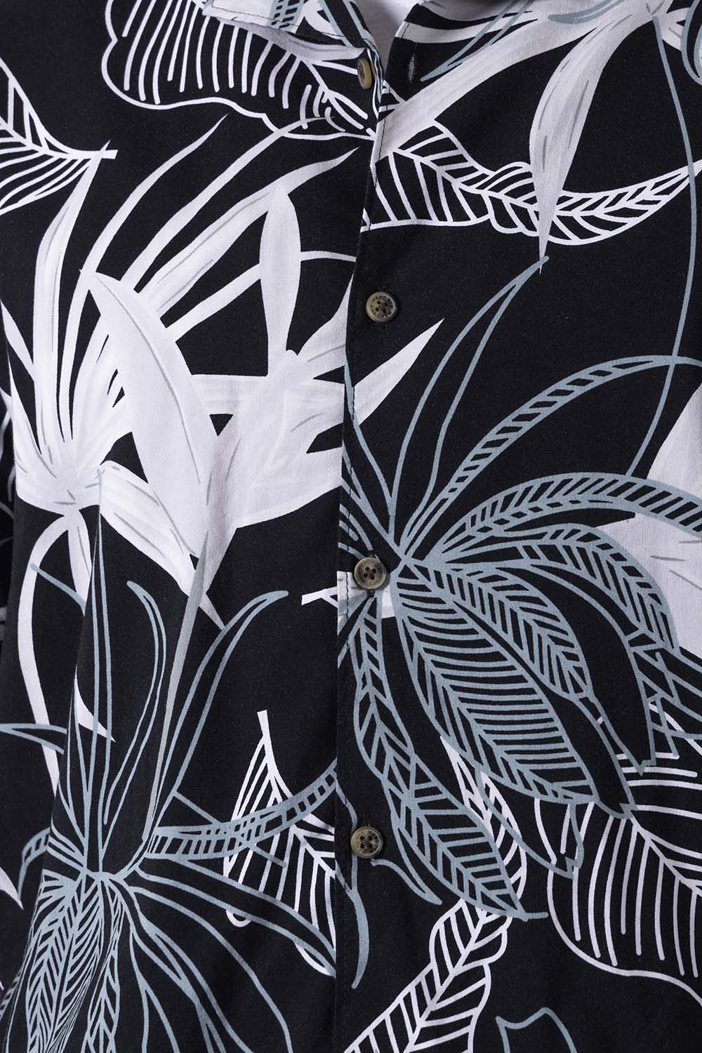 Camisa negra con estampado de hojas - Imagen 2
