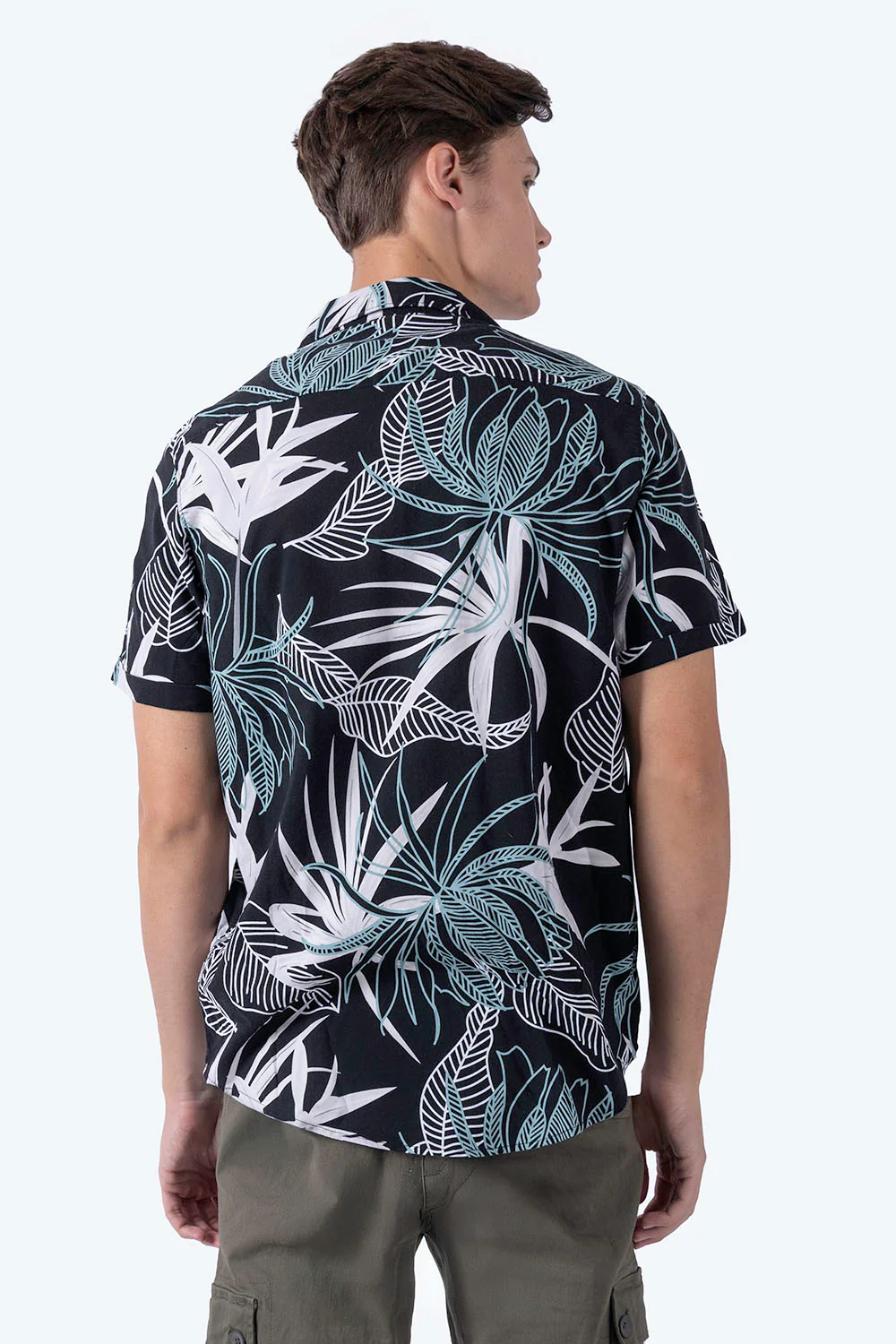 Camisa negra con estampado de hojas - Imagen 3