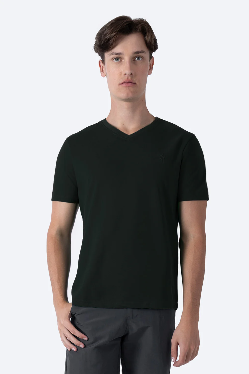Playera básica cuello v negra