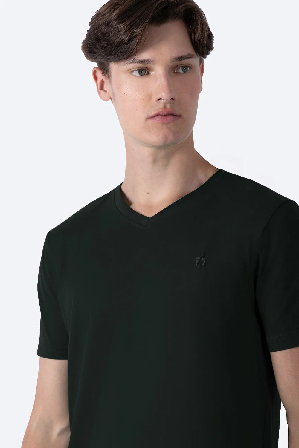 Playera básica cuello v negra - Imagen 3