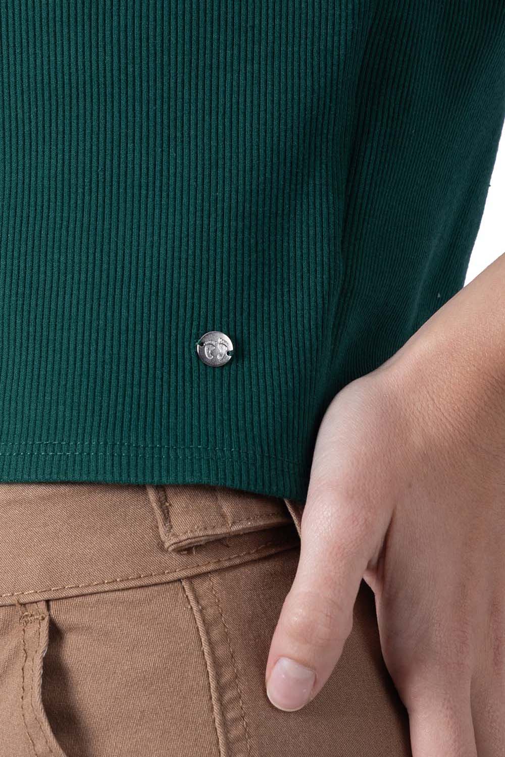 Top verde cuello V con textura - Imagen 2