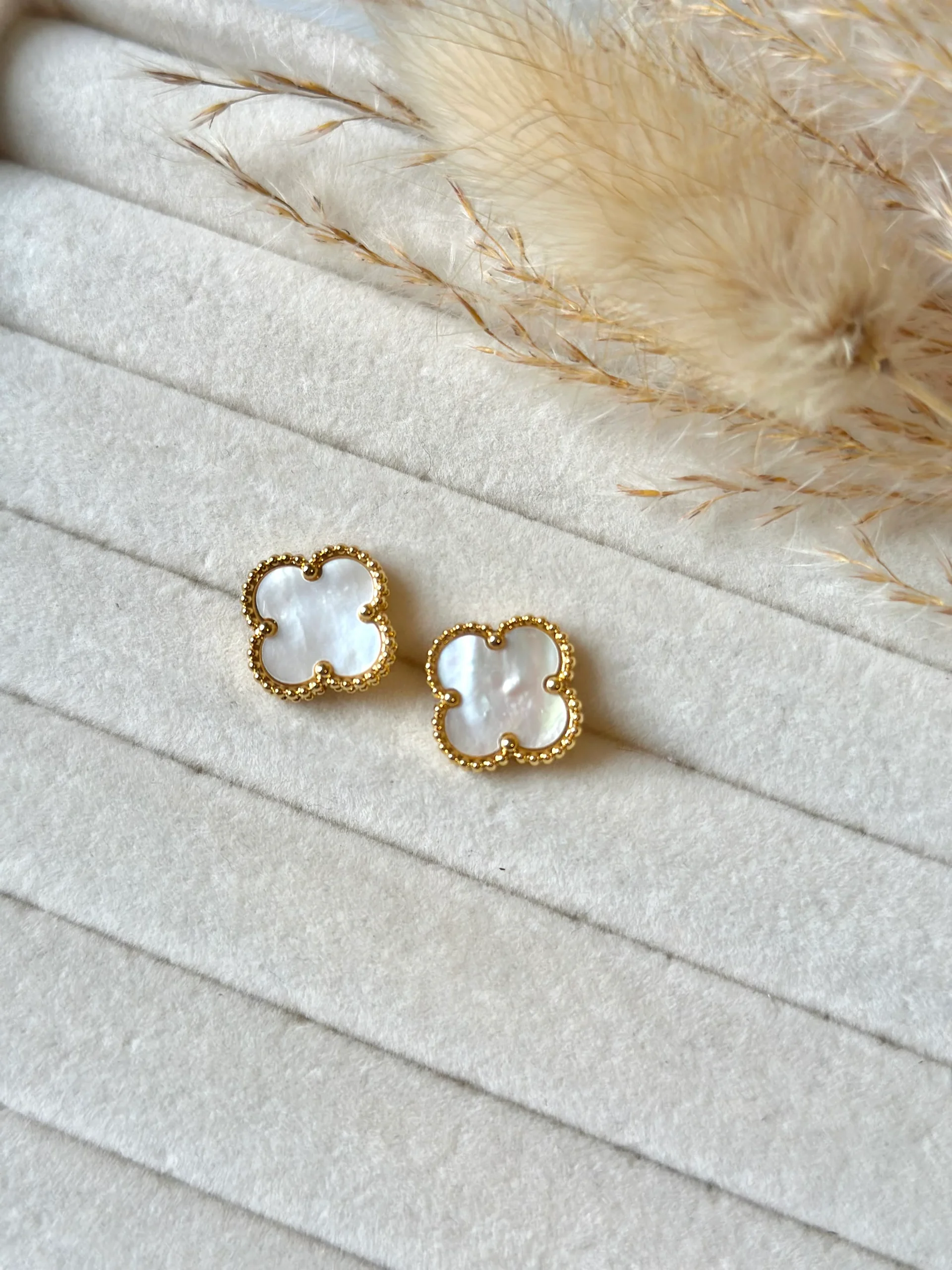 Pendientes Van Cleef Alhambra Vintage Blanco - Imagen 3