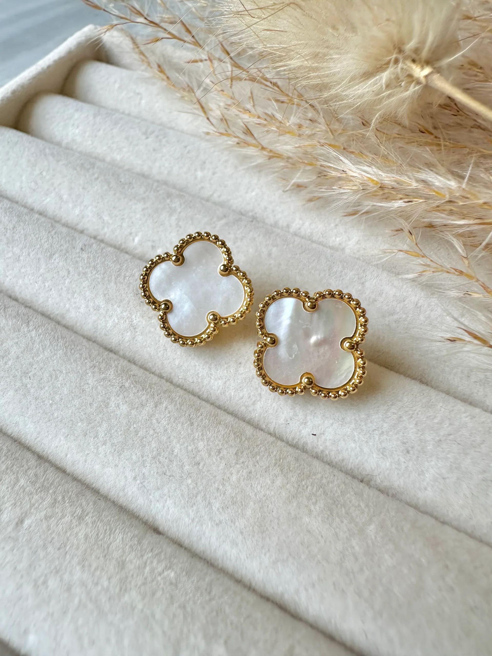 Pendientes Van Cleef Alhambra Vintage Blanco - Imagen 2