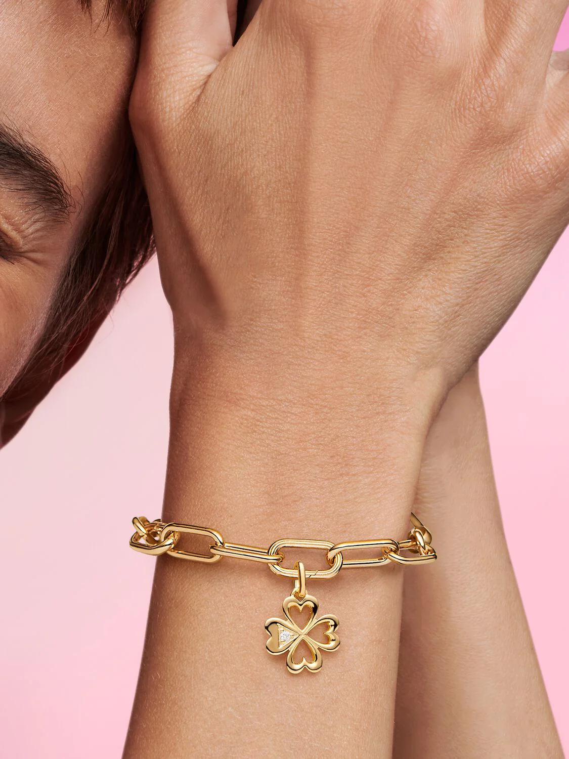 Medallón Dorado Trébol de Cuatro Hojas Corazón de Pandora ME - Imagen 3