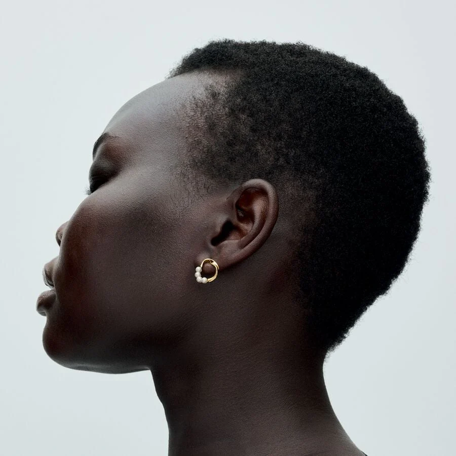 Pendientes de Botón Círculo Forma Orgánica y Perlas Cultivadas de Agua Dulce - Imagen 2