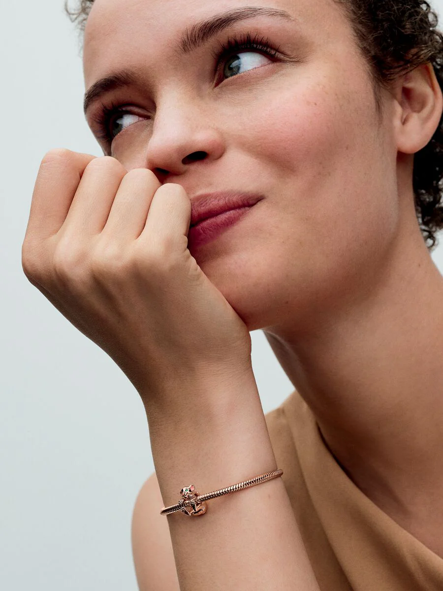 Charm Rose Gold Nala El Rey León de Disney - Imagen 4