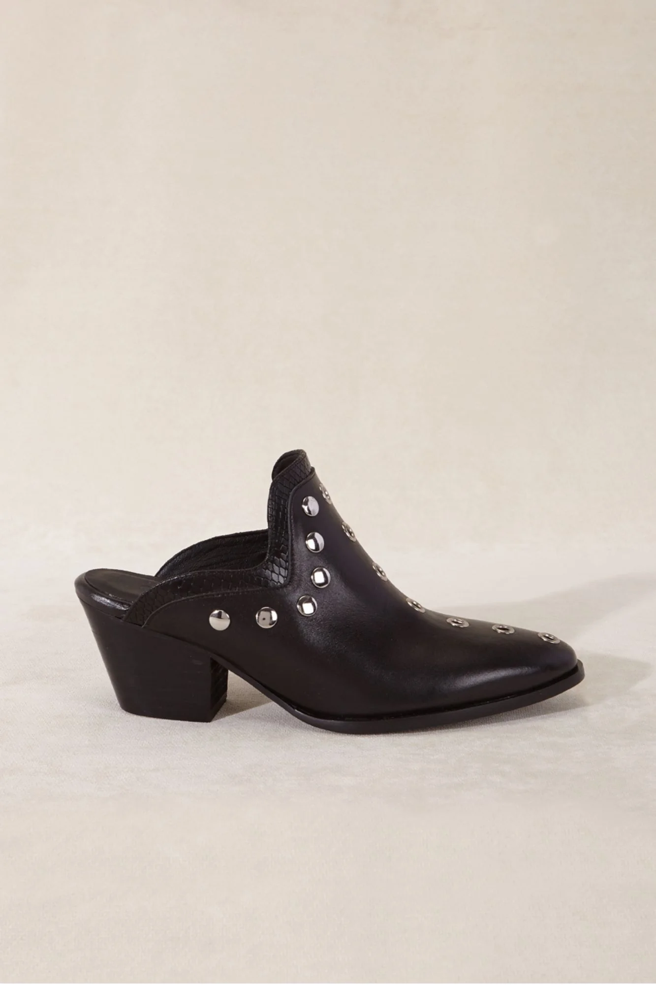 ZUECO PIEL NEGRO PUNKY - Imagen 5