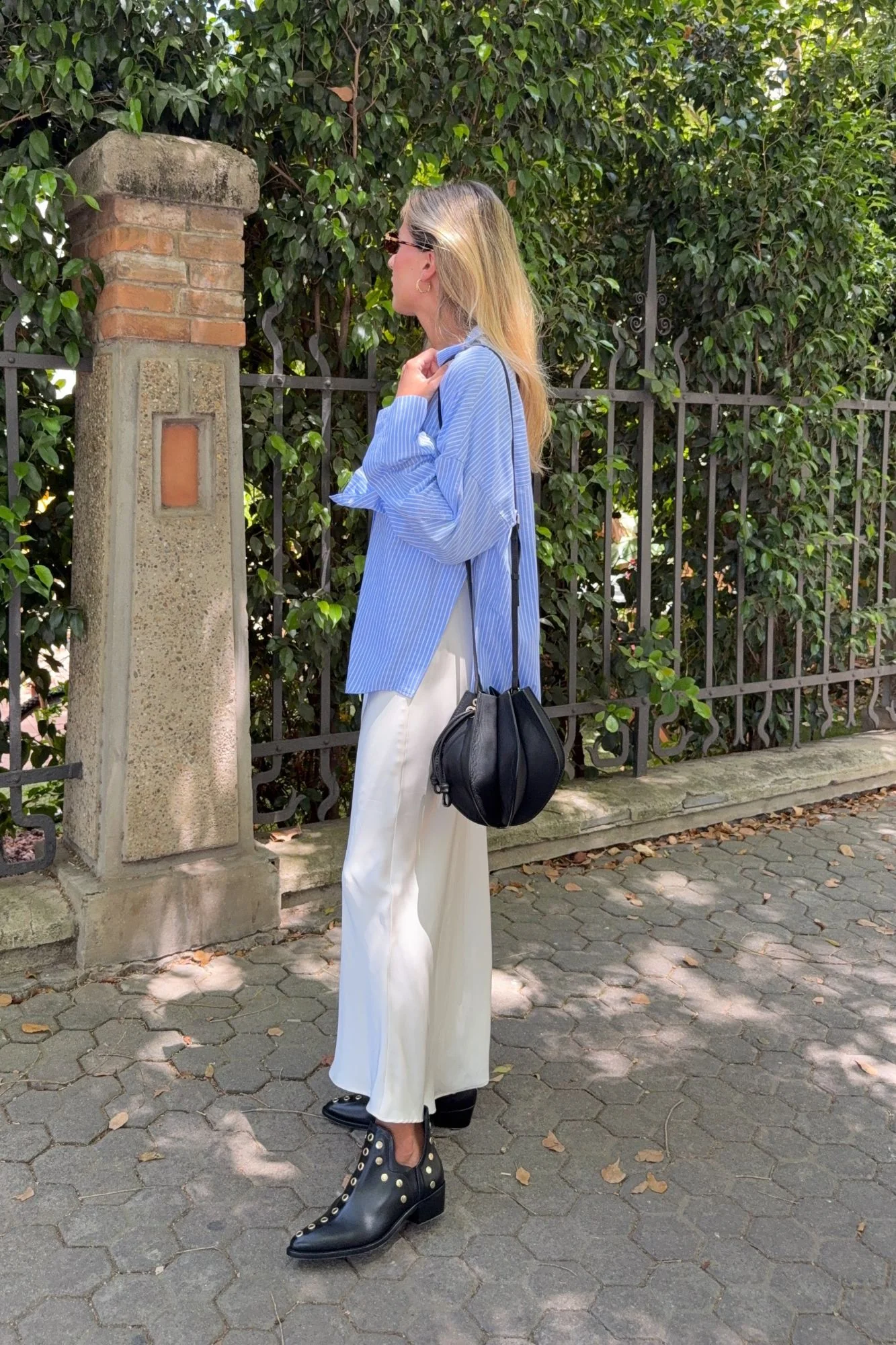 PUNKY BOOTS NEGRAS TACHAS ORO 4CM - Imagen 2