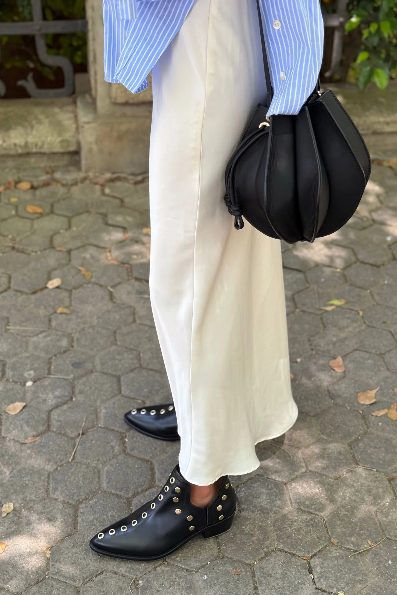 PUNKY BOOTS NEGRAS TACHAS ORO 4CM - Imagen 8